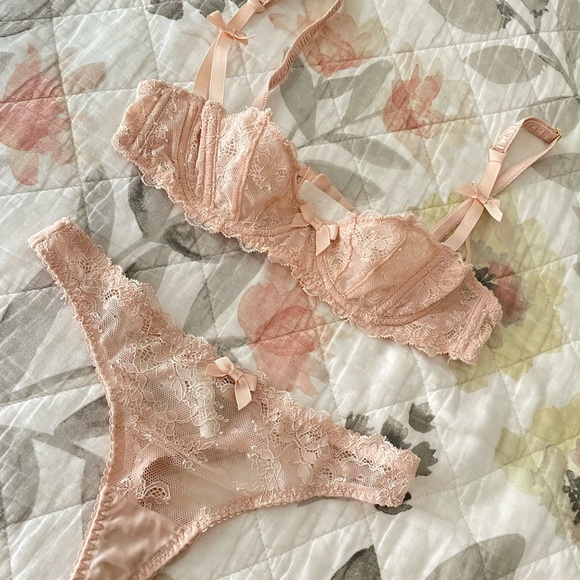 Romantic Pink Laced Lingerie Set - Picture 2 of 5